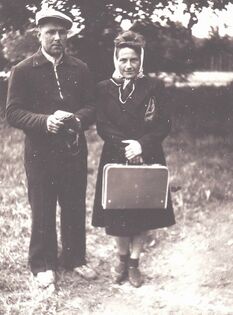 1944.06.16. Jaan ja Leida Koni Puhja pargis