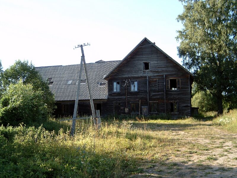 Fail:Leebiku villa ja püüliveski 2008.jpg